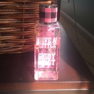Pink body mist