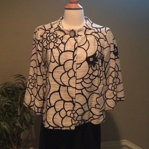 Black and White Flower Design Crop Jacket