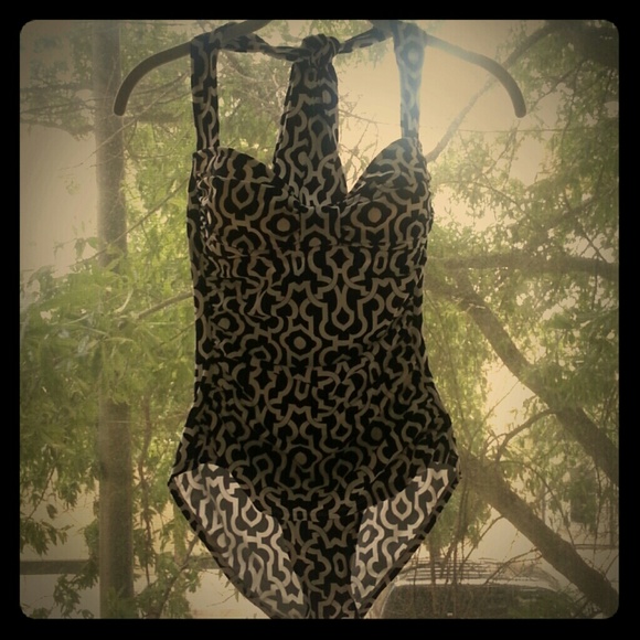 Slimming Tommy Bahama one piece swimsuit