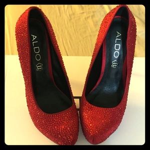 Stunning Aldo blind red heels!!