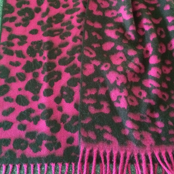 Scarf. - Picture 2 of 2