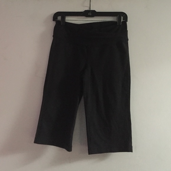 Lululemon knee-length astro pants size 8