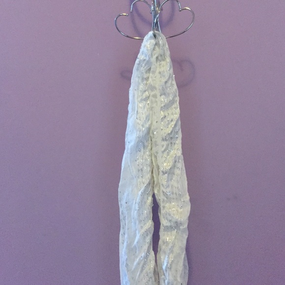 SCARF - Picture 2 of 2