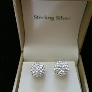 Stud earrings NWOT