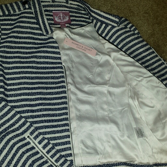 💚 Beautiful striped blazer. Size medium! - Picture 4 of 4
