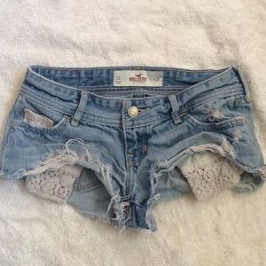 Summertime Lace Pocket Hollister Low Rise Short