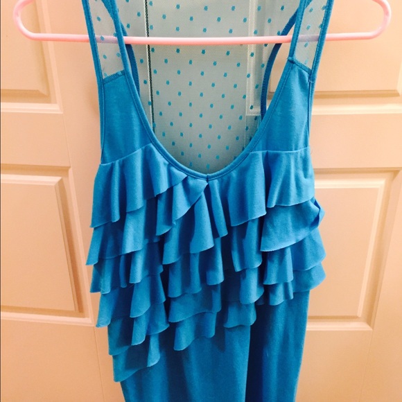 Cute turquoise top