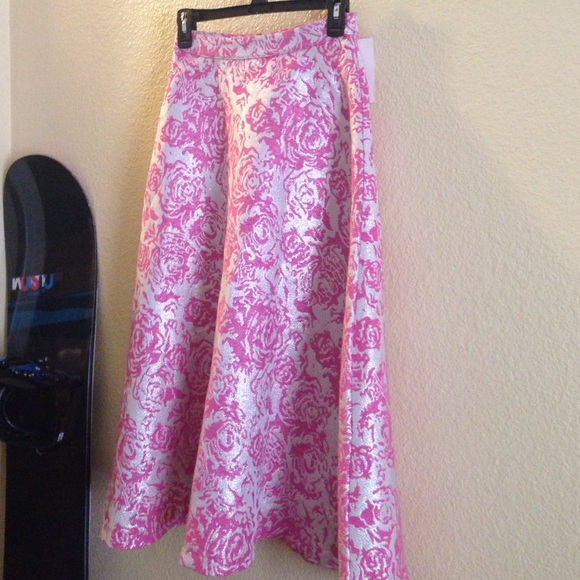 Very pretty skirt, perfect for a wedding/tea party