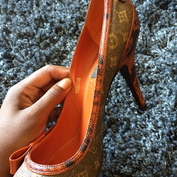 💴 SOLD!! Louis Vuitton Jokes Pump - Picture 3 of 4
