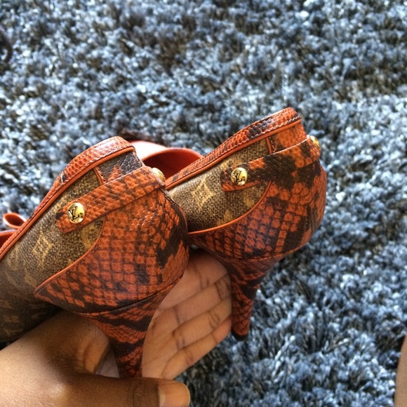 💴 SOLD!! Louis Vuitton Jokes Pump - Picture 4 of 4