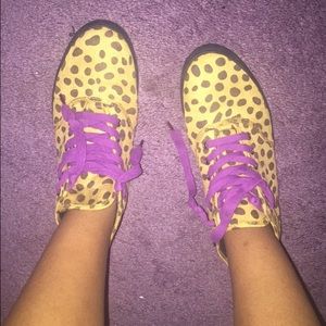Leopard sneakers with purple shoe strings