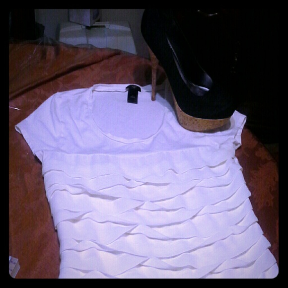 Ann Taylor Small creme dressy Tshirt ruffle blouse