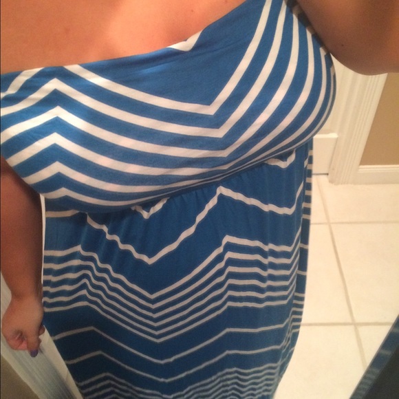 SOLD IN BUNDLE Blue maxi - Picture 2 of 2
