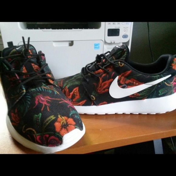Nike Shoes - Nike Roshe run's