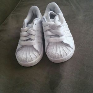 SOLD !!Toddler Adidas shoes LIKE NEW