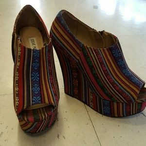 Steve Madden peep toe wedge