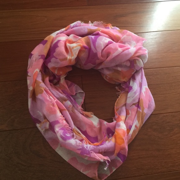 Floral scarf - Picture 2 of 3
