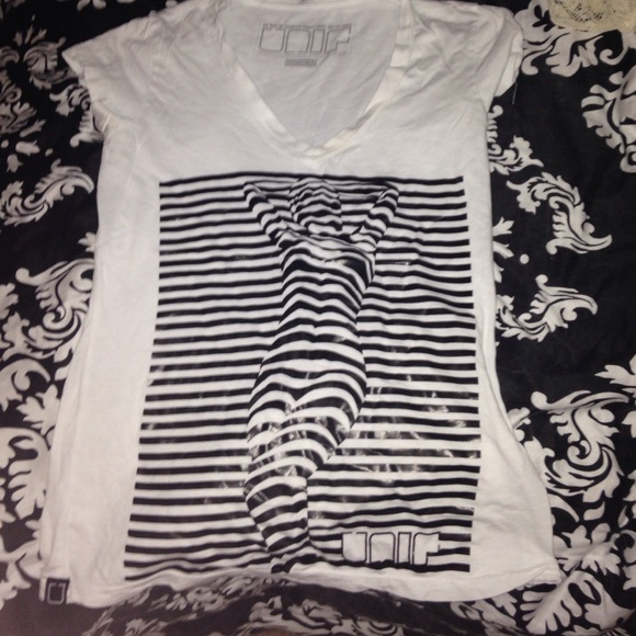 Unif white with black and white stripes