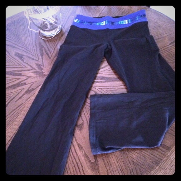 Reversible yoga pants