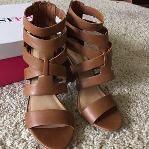 Camel strap heeled sandals