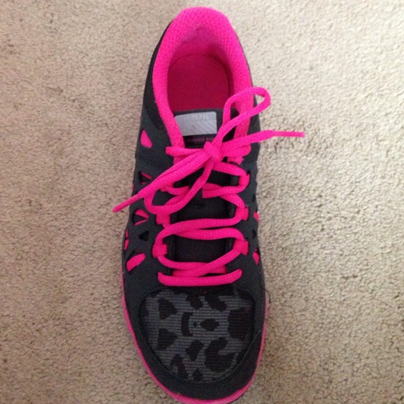 Nike tennis shoes - Picture 2 of 3