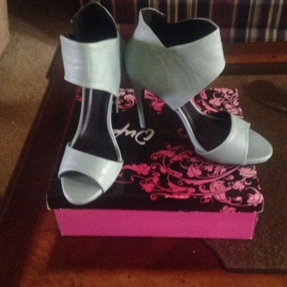 Sage Pu pumps