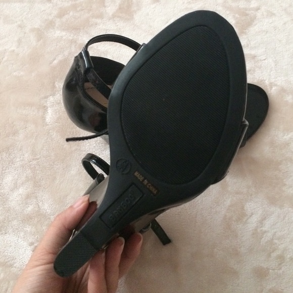 Single Strap Wedges - Picture 3 of 3