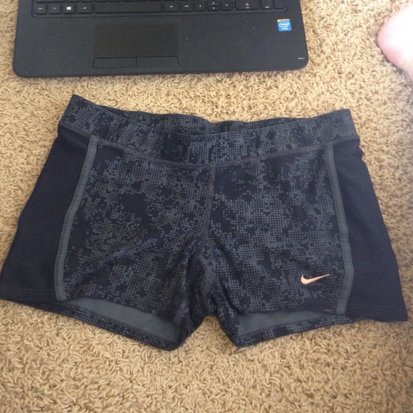 Black Nike spandex with gray dots🌚