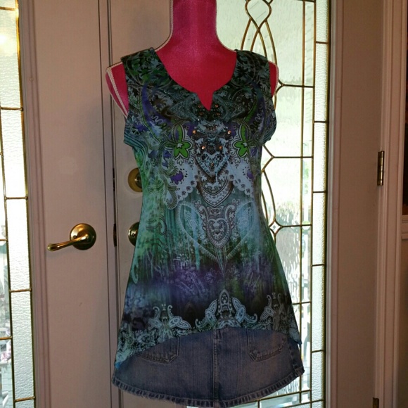 Blue and turquoise angled tank