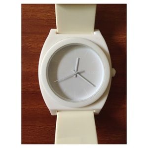 Nixon (The Time Teller P) watch
