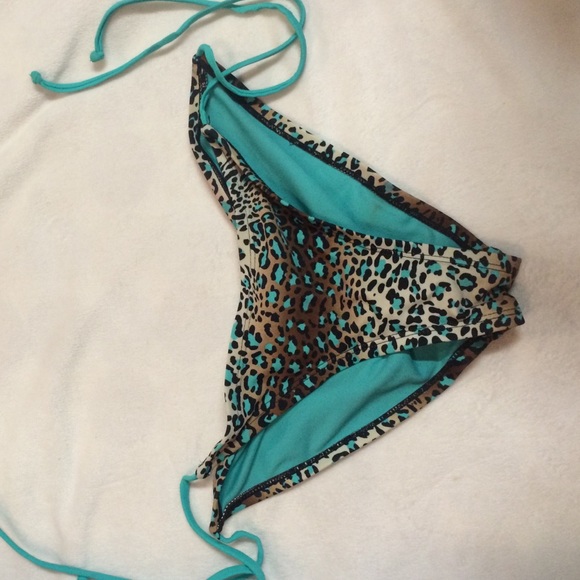 Cheeky leopard print bikini bottoms