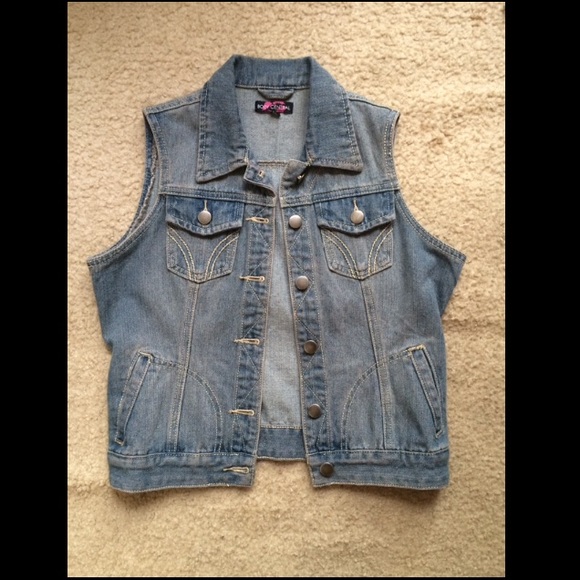 Sleeveless denim jacket 💋