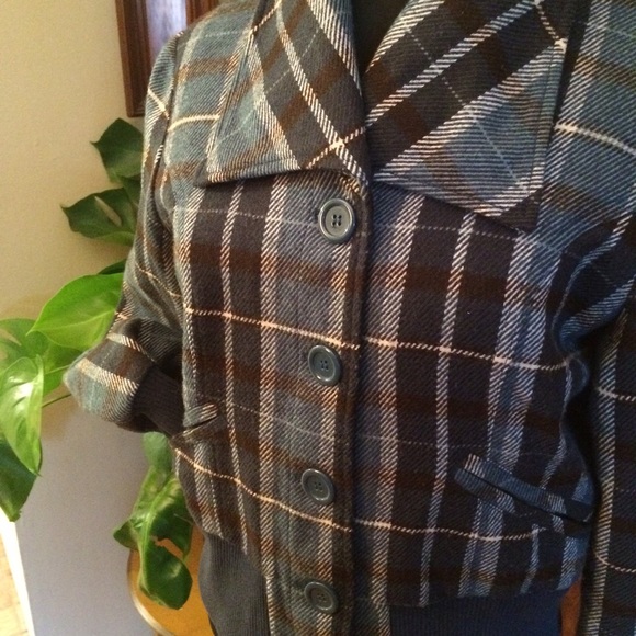 Cropped Fall Jacket - Picture 2 of 4