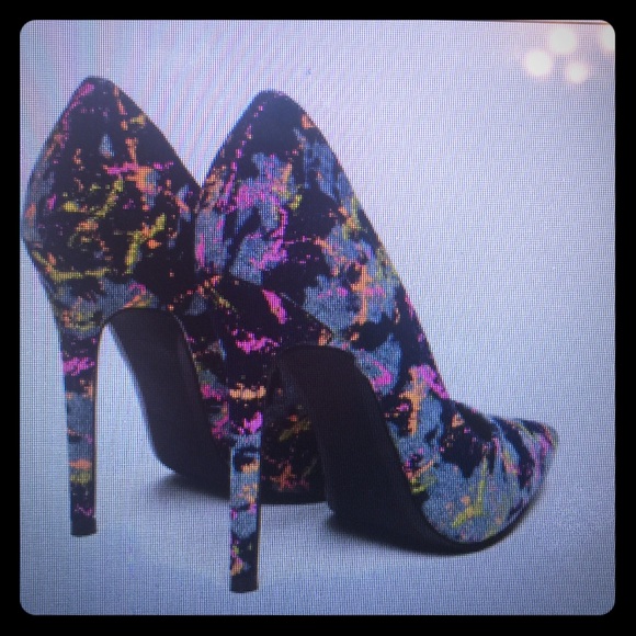 Splatter denim pumps