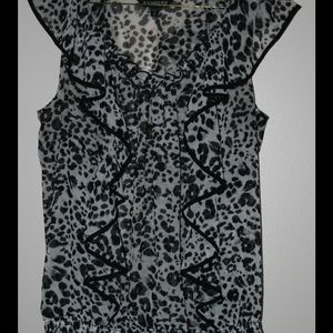 Black white print short sleeved top with ruffles