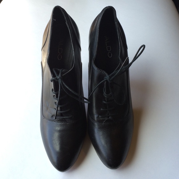 Black lace up heeled oxfords - Picture 3 of 4