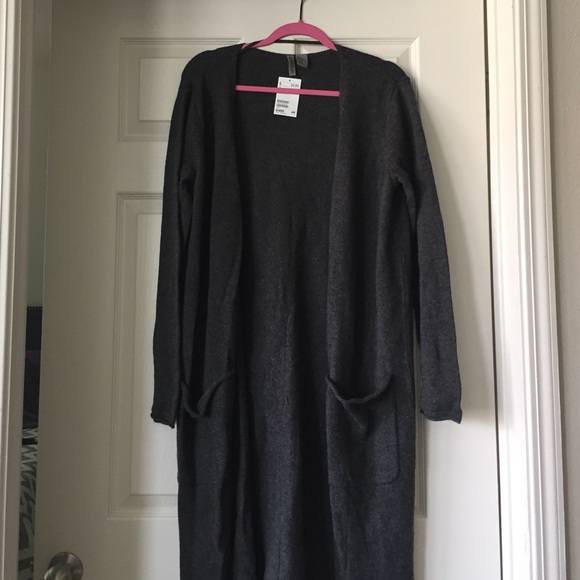 Lightweight wool cardigan with pockets