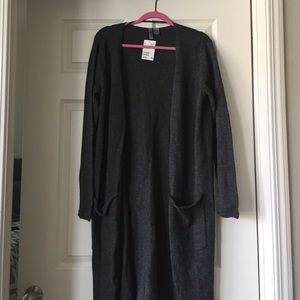 Lightweight wool cardigan with pockets