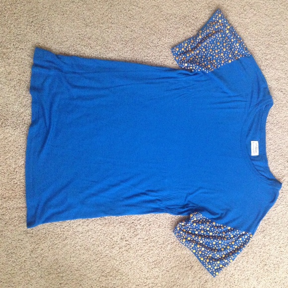 Cute blue top