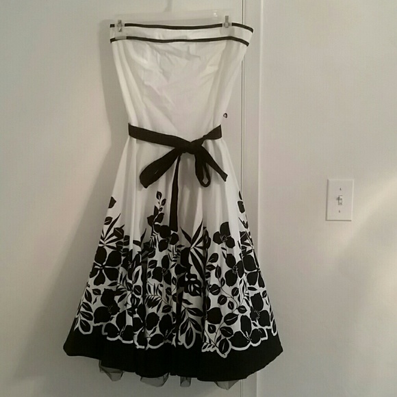 Strapless cute dress