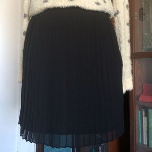 Black pleated skirt