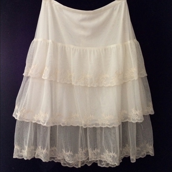 A.B.S. FULLY LINED IVORY LACE TIER SKIRT
