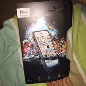 NWT LIFEPROOF CASE FOR IPHONE 5C NEVER OPENED