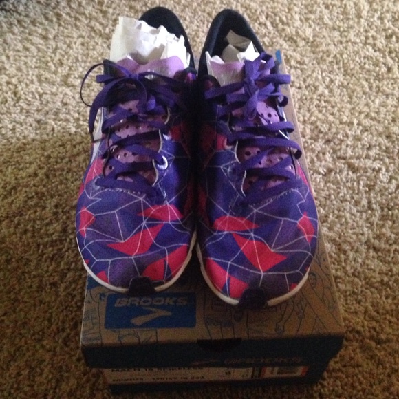 Mach brooks spike less running shoes