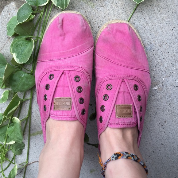 Pink Canvas Toms