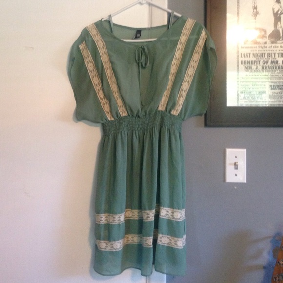 ModCloth Dresses & Skirts - Mint mod cloth lace detail dress