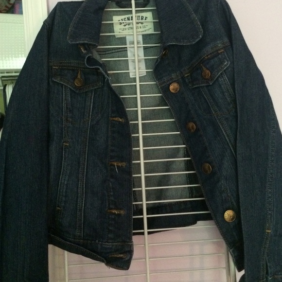 LEVI DENIM JACKET NEVER WORN GREAT CONDITION