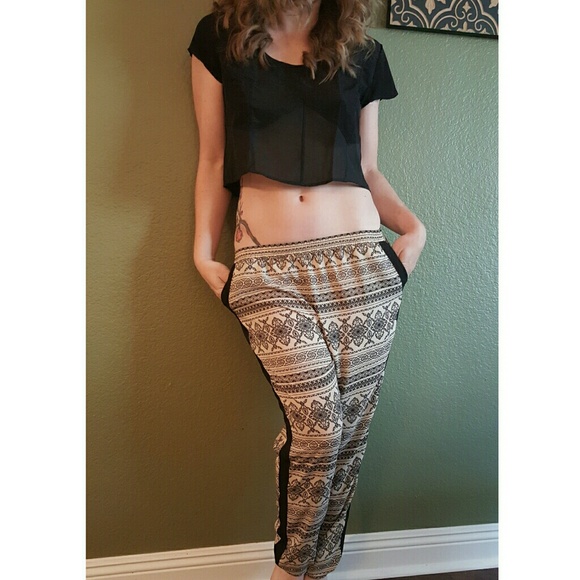NWT Romeo and Juliet Couture printed harem pants