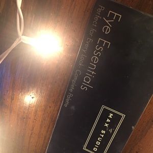 MAX STUDIO Eye Essentials