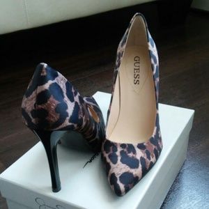 Brand new Guess Heels